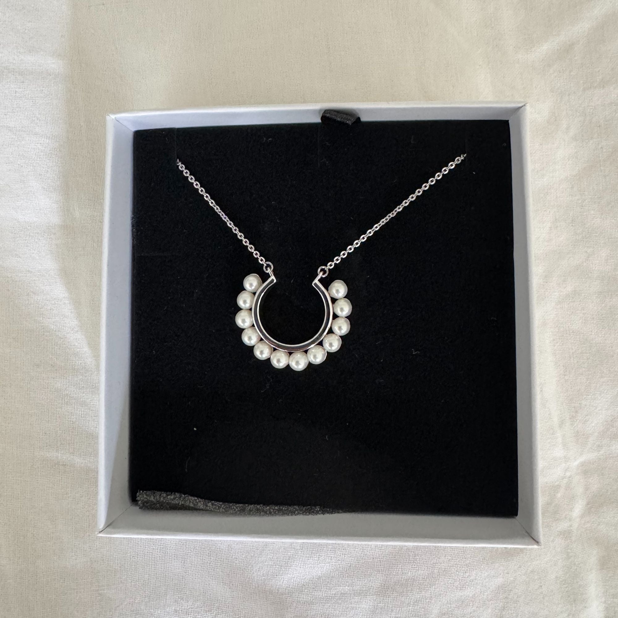 Halskette mit Anhänger — necklaces