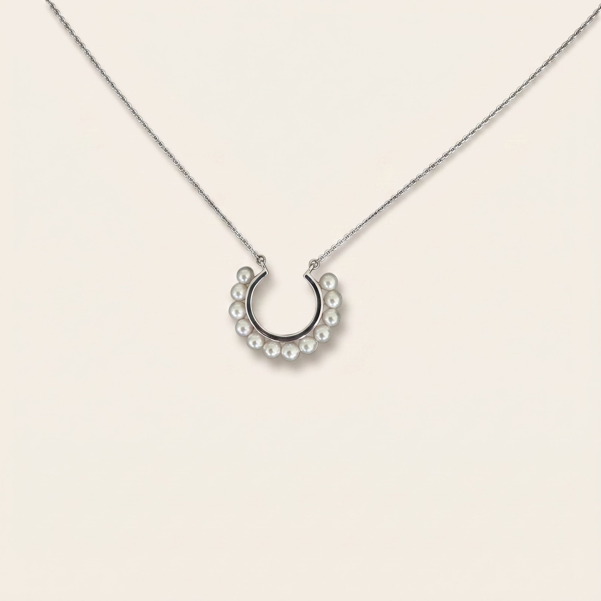 Halskette mit Anhänger — necklaces